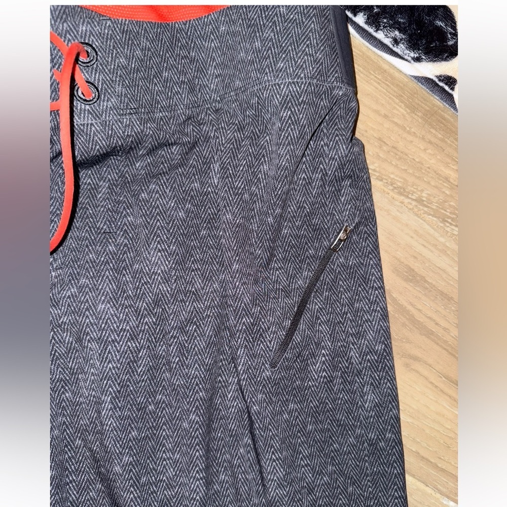 Men’s lululemon “THE SHORT” herringbone pattern lined swim shorts size 30 - Picture 8 of 13